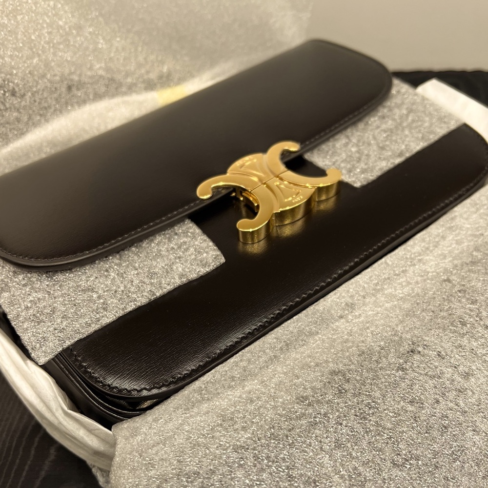 CLASSIQUE TRIOMPHE BAG IN SHINY CALFSKIN BLACK